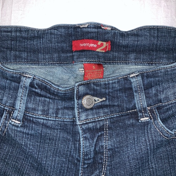 ❗️SOLD❗️ Twentyone Skinny Jeans - Picture 3 of 5
